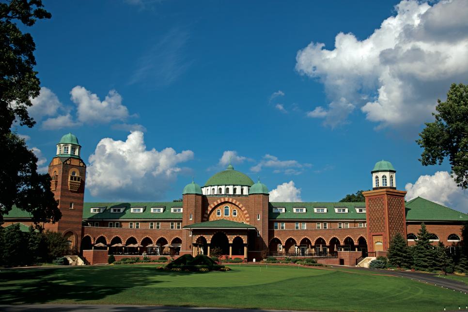 /content/dam/images/golfdigest/fullset/2021/5/medinah clubhouse.jpg